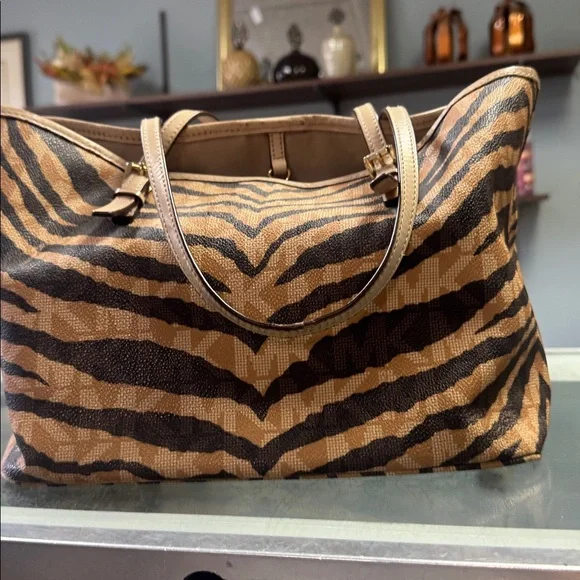 Michael Kors Emry large tote bag purse tiger brown tan beige - Picture 2 of 4